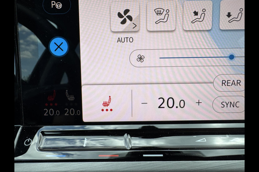 Volkswagen Golf 1.5 TSI Style | Adaptive Cruise Control | Head-Up Display | Massage | DAB | Parkeersensoren |