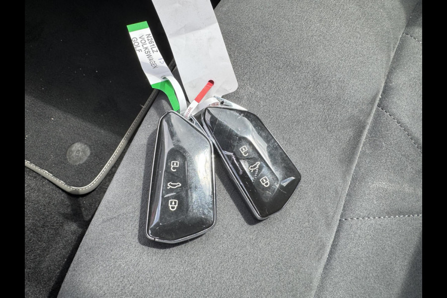 Volkswagen Golf 1.5 TSI Style | Adaptive Cruise Control | Head-Up Display | Massage | DAB | Parkeersensoren |