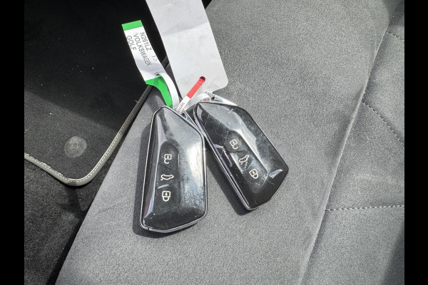 Volkswagen Golf 1.5 TSI Style | Adaptive Cruise Control | Head-Up Display | Massage | DAB | Parkeersensoren |