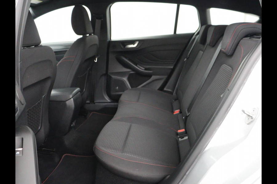 Ford Focus 1.5 EcoBoost ST Line | Stoelverwarming | Adaptive cruise | Camera | B&O Sound | Caplay | Keyless | Full LED | Park Assist | Climate control | Dodehoek detectie | Stuurverwarming