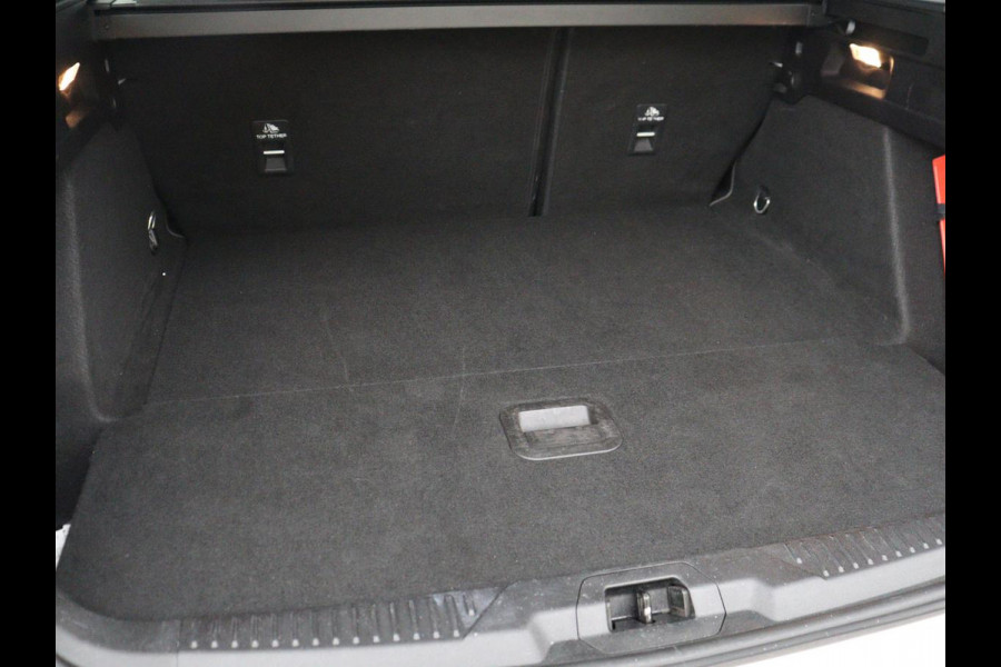 Ford Focus 1.5 EcoBoost ST Line | Stoelverwarming | Adaptive cruise | Camera | B&O Sound | Caplay | Keyless | Full LED | Park Assist | Climate control | Dodehoek detectie | Stuurverwarming