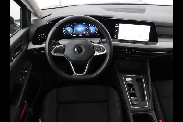 Volkswagen Golf 1.0 eTSI Life Business | Stoelverwarming | Trekhaak | Camera | Adaptive cruise | Carplay | Sfeerverlichting | Memory | Side Assist | Climate control | Full LED