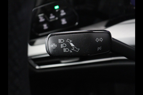 Volkswagen Golf 1.0 eTSI Life Business | Stoelverwarming | Trekhaak | Camera | Adaptive cruise | Carplay | Sfeerverlichting | Memory | Side Assist | Climate control | Full LED