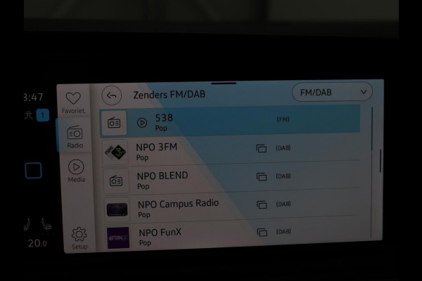 Volkswagen Golf 1.0 eTSI Life Business | Stoelverwarming | Trekhaak | Camera | Adaptive cruise | Carplay | Sfeerverlichting | Memory | Side Assist | Climate control | Full LED