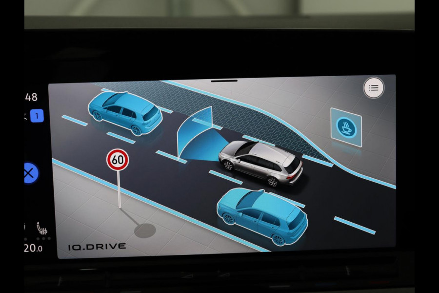 Volkswagen Golf 1.0 eTSI Life Business | Stoelverwarming | Trekhaak | Camera | Adaptive cruise | Carplay | Sfeerverlichting | Memory | Side Assist | Climate control | Full LED