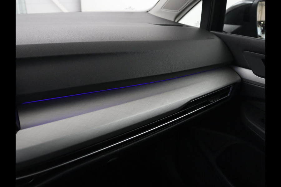 Volkswagen Golf 1.0 eTSI Life Business | Stoelverwarming | Trekhaak | Camera | Adaptive cruise | Carplay | Sfeerverlichting | Memory | Side Assist | Climate control | Full LED