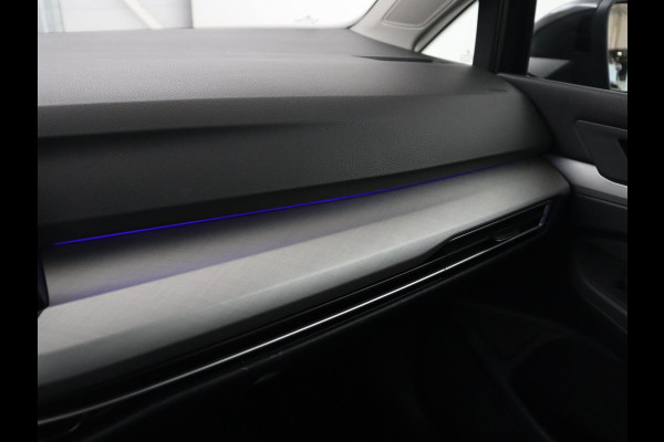 Volkswagen Golf 1.0 eTSI Life Business | Stoelverwarming | Trekhaak | Camera | Adaptive cruise | Carplay | Sfeerverlichting | Memory | Side Assist | Climate control | Full LED