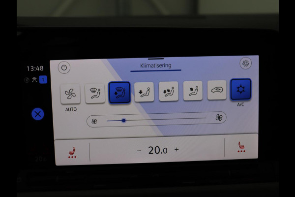 Volkswagen Golf 1.0 eTSI Life Business | Stoelverwarming | Trekhaak | Camera | Adaptive cruise | Carplay | Sfeerverlichting | Memory | Side Assist | Climate control | Full LED
