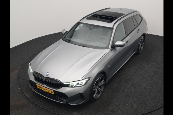 BMW 3 Serie Touring 330e M Sport FACELIFT Plug In Hybrid 293pk Dealer O.H. PHEV | Trekhaak Af Fabriek | Panodak | Harman / Kardon | Sfeerverlichting | Sportstoelen Verwarmd | Widescreen Navi | Apple Carplay | Blis | DAB |