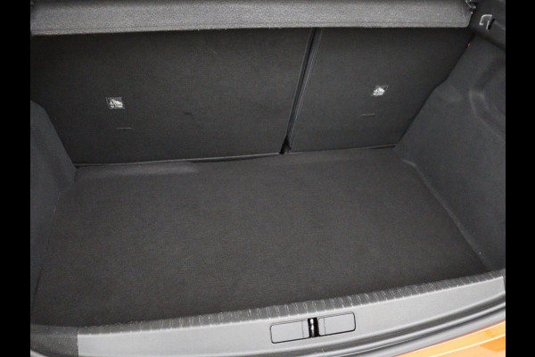 Opel CORSA-E GS Line 50 kWh | 3 Fase | Camera | Carplay | Dodehoek detectie | Cruise control | Full LED | Climate control | Park Assist