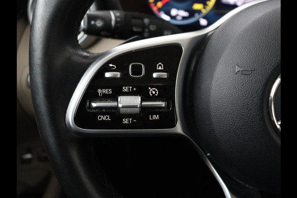 Mercedes-Benz C-Klasse 300e Business Solution Luxury | Leder | Stoelverwarming | Camera | Digital Cockpit | Park Assist | Navigatie | Full LED | Cruise control | Bluetooth | Climate control | PHEV | Plug In