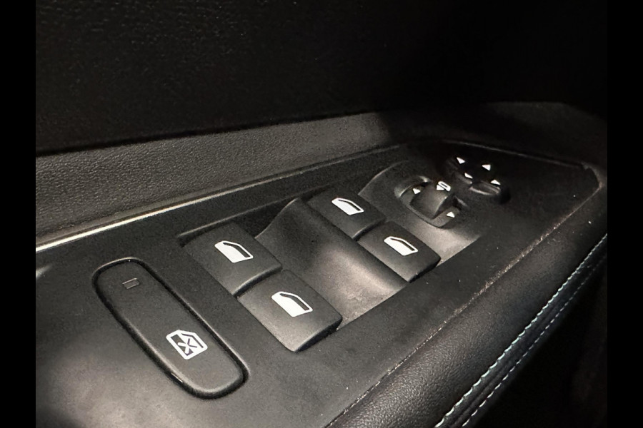 Peugeot 5008 1.2 Aut. PureTech Allure Pack 7-Persoons Navi Carplay Virtual Cockpit Adaptive Cruise Control PDC VA+Camera 18" LM Velgen Half leder