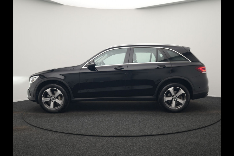 Mercedes-Benz GLC 300e 4MATIC Premium Plug In Hybrid 320pk Dealer O.H. PHEV | Adaptive Cruise | Camera | Lederen Sportstoelen Verwarmd | Apple Carplay | Navigatie | Blis | DAB | 19"L.M |