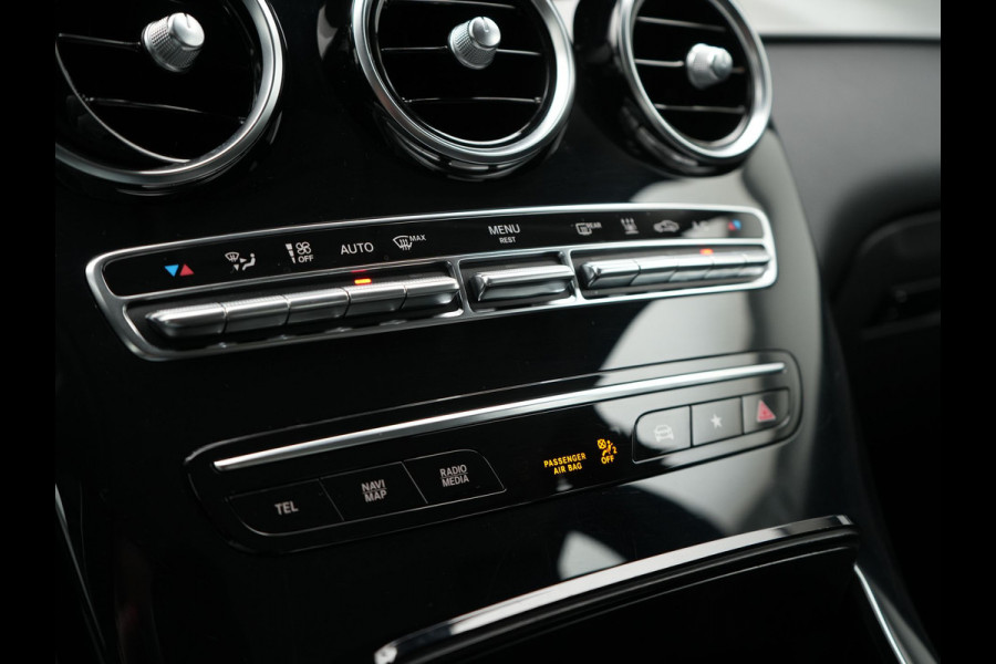 Mercedes-Benz GLC 300e 4MATIC Premium Plug In Hybrid 320pk Dealer O.H. PHEV | Adaptive Cruise | Camera | Lederen Sportstoelen Verwarmd | Apple Carplay | Navigatie | Blis | DAB | 19"L.M |