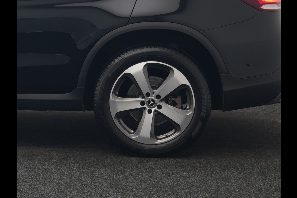 Mercedes-Benz GLC 300e 4MATIC Premium Plug In Hybrid 320pk Dealer O.H. PHEV | Adaptive Cruise | Camera | Lederen Sportstoelen Verwarmd | Apple Carplay | Navigatie | Blis | DAB | 19"L.M |