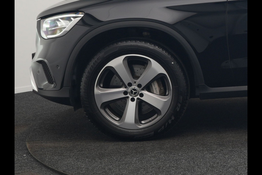 Mercedes-Benz GLC 300e 4MATIC Premium Plug In Hybrid 320pk Dealer O.H. PHEV | Adaptive Cruise | Camera | Lederen Sportstoelen Verwarmd | Apple Carplay | Navigatie | Blis | DAB | 19"L.M |