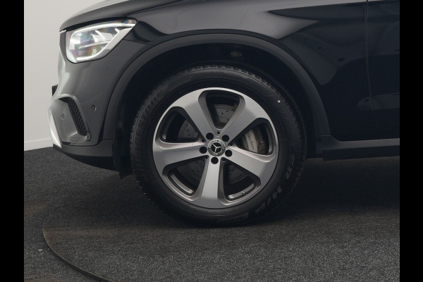 Mercedes-Benz GLC 300e 4MATIC Premium Plug In Hybrid 320pk Dealer O.H. PHEV | Adaptive Cruise | Camera | Lederen Sportstoelen Verwarmd | Apple Carplay | Navigatie | Blis | DAB | 19"L.M |