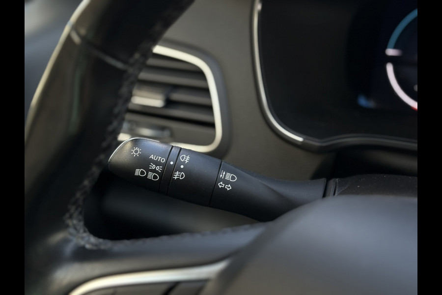 Renault Mégane Estate 1.6 E-Tech Plug-In Hybrid 160 Intens | Navi, PDC, Cruise, Stoel+Stuurverw., Sfeerverlichting, Climate |