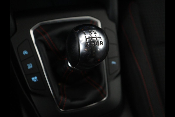 Ford Focus 1.0 EcoBoost ST Line | Panoramadak | Trekhaak | Stoelverwarming | Adaptive cruise | Camera | B&O Sound | Carplay | Navigatie | Full LED | Climate control | Bluetooth