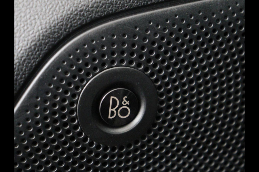 Ford Focus 1.0 EcoBoost ST Line | Panoramadak | Trekhaak | Stoelverwarming | Adaptive cruise | Camera | B&O Sound | Carplay | Navigatie | Full LED | Climate control | Bluetooth