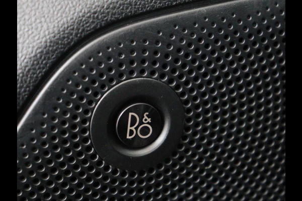 Ford Focus 1.0 EcoBoost ST Line | Panoramadak | Trekhaak | Stoelverwarming | Adaptive cruise | Camera | B&O Sound | Carplay | Navigatie | Full LED | Climate control | Bluetooth