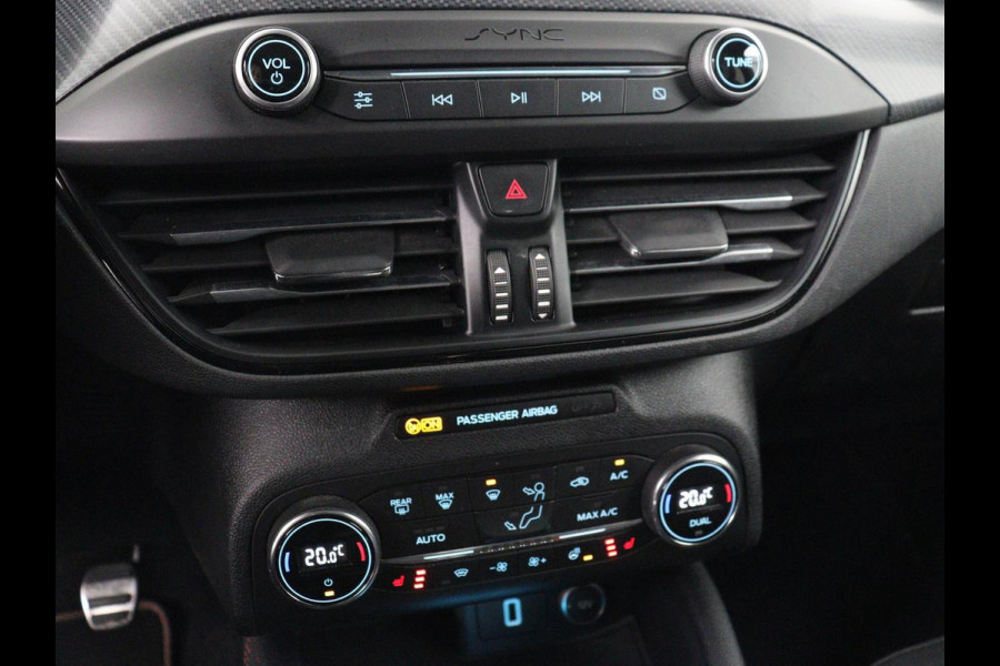 Ford Focus 1.0 EcoBoost ST Line | Panoramadak | Trekhaak | Stoelverwarming | Adaptive cruise | Camera | B&O Sound | Carplay | Navigatie | Full LED | Climate control | Bluetooth