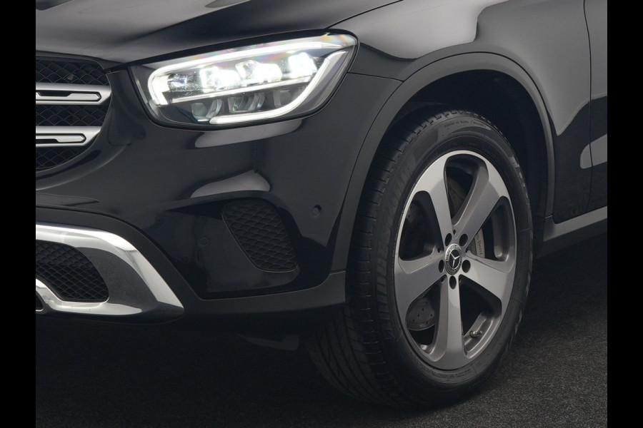 Mercedes-Benz GLC 300e 4MATIC Premium Plug In Hybrid 320pk Dealer O.H. PHEV | Adaptive Cruise | Camera | Lederen Sportstoelen Verwarmd | Apple Carplay | Navigatie | Blis | DAB | 19"L.M |