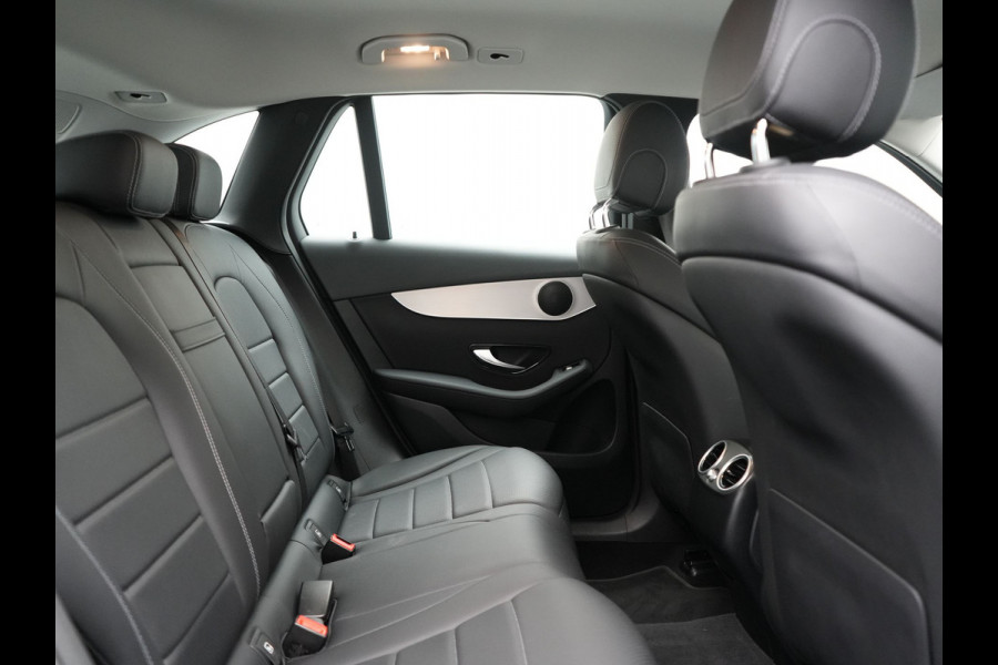 Mercedes-Benz GLC 300e 4MATIC Premium Plug In Hybrid 320pk Dealer O.H. PHEV | Adaptive Cruise | Camera | Lederen Sportstoelen Verwarmd | Apple Carplay | Navigatie | Blis | DAB | 19"L.M |