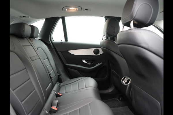 Mercedes-Benz GLC 300e 4MATIC Premium Plug In Hybrid 320pk Dealer O.H. PHEV | Adaptive Cruise | Camera | Lederen Sportstoelen Verwarmd | Apple Carplay | Navigatie | Blis | DAB | 19"L.M |