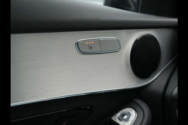 Mercedes-Benz GLC 300e 4MATIC Premium Plug In Hybrid 320pk Dealer O.H. PHEV | Adaptive Cruise | Camera | Lederen Sportstoelen Verwarmd | Apple Carplay | Navigatie | Blis | DAB | 19"L.M |