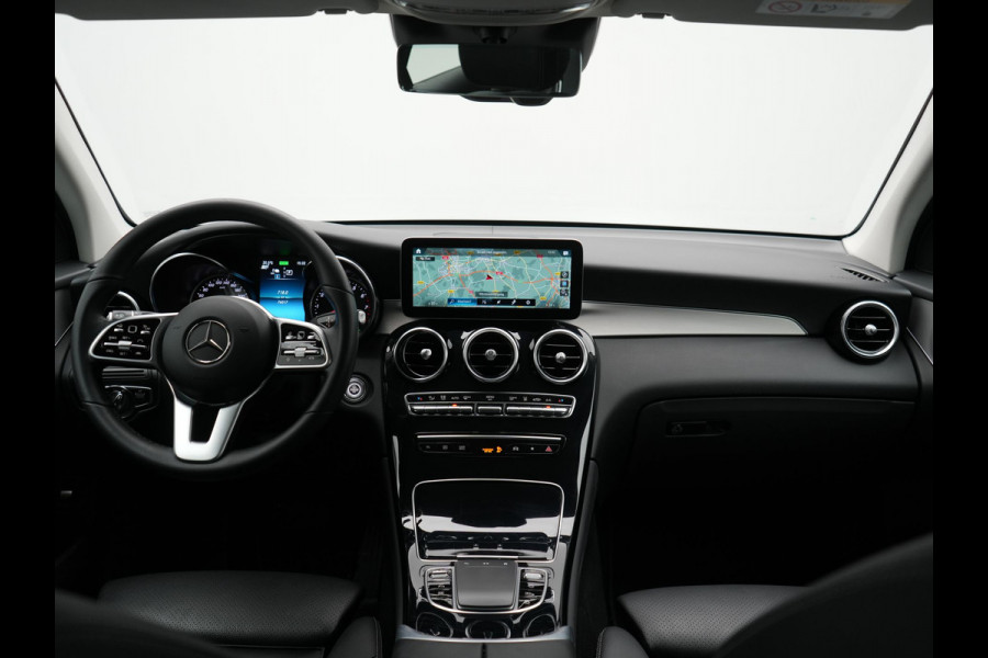 Mercedes-Benz GLC 300e 4MATIC Premium Plug In Hybrid 320pk Dealer O.H. PHEV | Adaptive Cruise | Camera | Lederen Sportstoelen Verwarmd | Apple Carplay | Navigatie | Blis | DAB | 19"L.M |