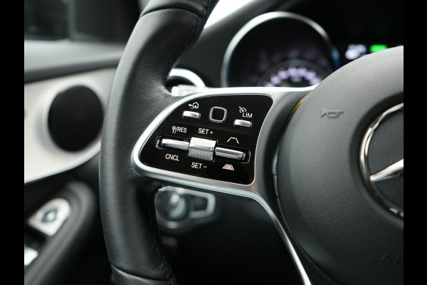 Mercedes-Benz GLC 300e 4MATIC Premium Plug In Hybrid 320pk Dealer O.H. PHEV | Adaptive Cruise | Camera | Lederen Sportstoelen Verwarmd | Apple Carplay | Navigatie | Blis | DAB | 19"L.M |