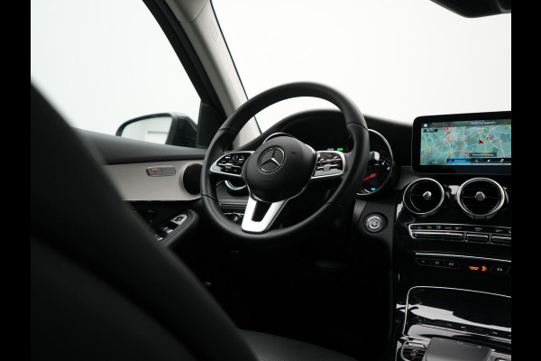 Mercedes-Benz GLC 300e 4MATIC Premium Plug In Hybrid 320pk Dealer O.H. PHEV | Adaptive Cruise | Camera | Lederen Sportstoelen Verwarmd | Apple Carplay | Navigatie | Blis | DAB | 19"L.M |