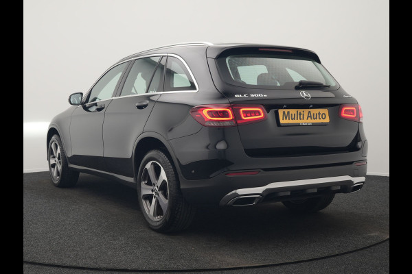 Mercedes-Benz GLC 300e 4MATIC Premium Plug In Hybrid 320pk Dealer O.H. PHEV | Adaptive Cruise | Camera | Lederen Sportstoelen Verwarmd | Apple Carplay | Navigatie | Blis | DAB | 19"L.M |