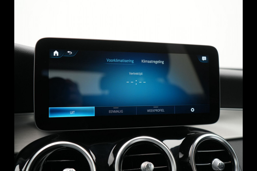 Mercedes-Benz GLC 300e 4MATIC Premium Plug In Hybrid 320pk Dealer O.H. PHEV | Adaptive Cruise | Camera | Lederen Sportstoelen Verwarmd | Apple Carplay | Navigatie | Blis | DAB | 19"L.M |