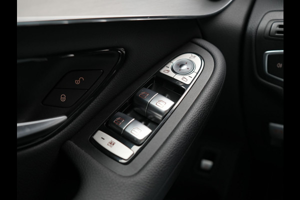 Mercedes-Benz GLC 300e 4MATIC Premium Plug In Hybrid 320pk Dealer O.H. PHEV | Adaptive Cruise | Camera | Lederen Sportstoelen Verwarmd | Apple Carplay | Navigatie | Blis | DAB | 19"L.M |