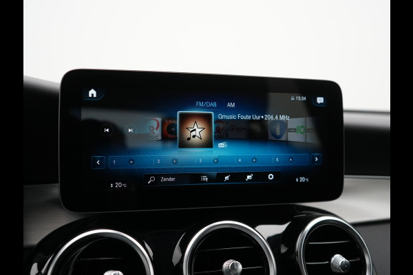 Mercedes-Benz GLC 300e 4MATIC Premium Plug In Hybrid 320pk Dealer O.H. PHEV | Adaptive Cruise | Camera | Lederen Sportstoelen Verwarmd | Apple Carplay | Navigatie | Blis | DAB | 19"L.M |