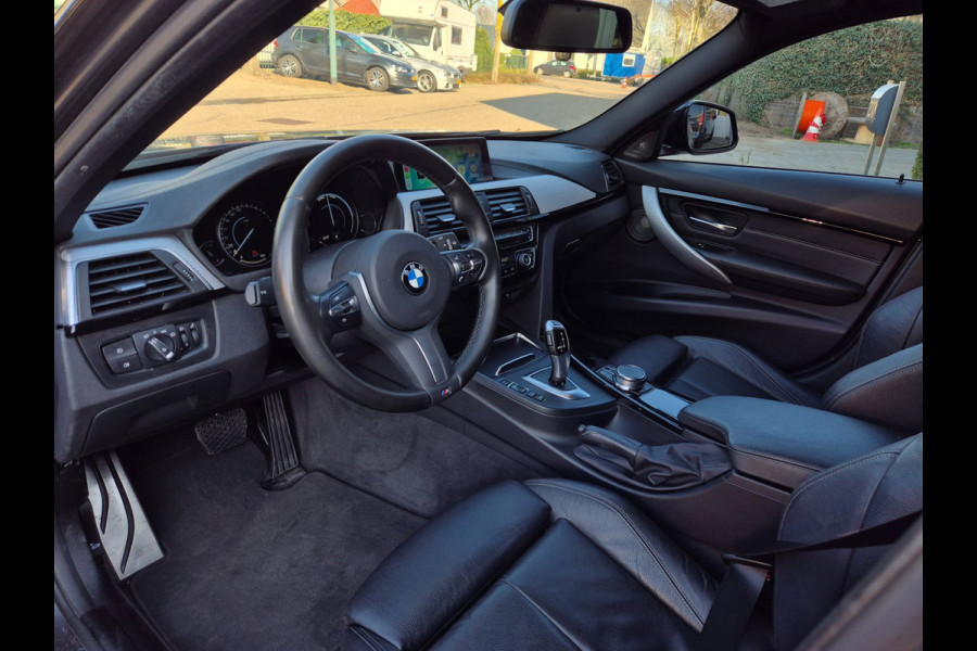 BMW 3 Serie Touring M Sport F31 6WB Apple CarPlay Shadowline 360* Camera Lm velgen Breedset NAP NL M Sport Corporate Lease