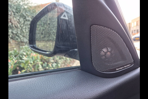 BMW 3-serie 320i M Sport ACC Apple CarPlay Camera Schuifdak Lane assist volle optieslijst H&K High Executive