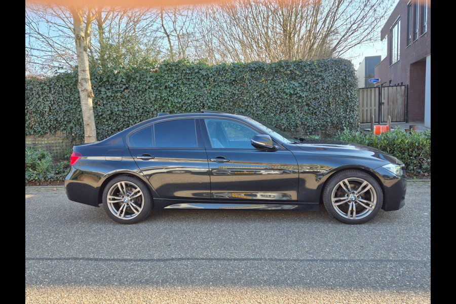BMW 3-serie 320i M Sport ACC Apple CarPlay Camera Schuifdak Lane assist volle optieslijst H&K High Executive