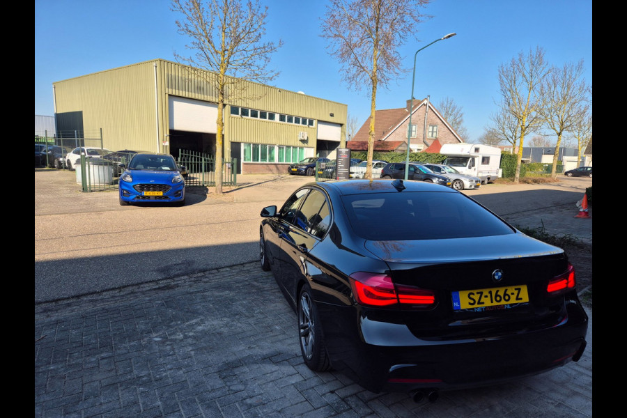 BMW 3-serie 320i M Sport ACC Apple CarPlay Camera Schuifdak Lane assist volle optieslijst H&K High Executive