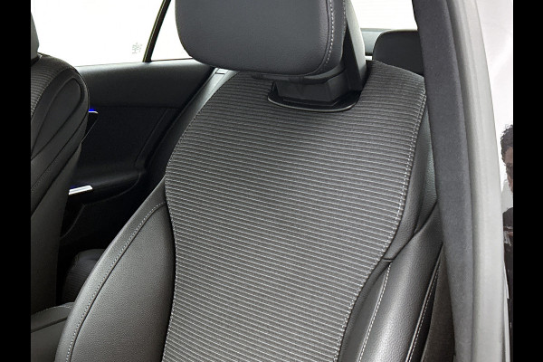 Mercedes-Benz C-Klasse 300 e Business Line Limited | Achteruitrijcamera | Stoelverwarming | Sfeerverlichting | Apple carplay |  Navigatie | Inclusief 24 maanden MB Certified garantie voor Europa.