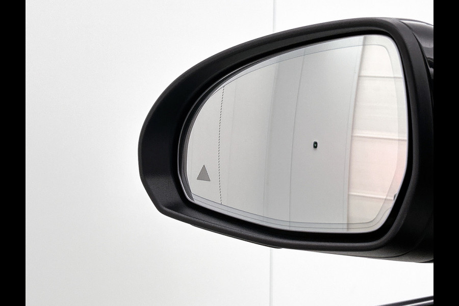 Mercedes-Benz C-Klasse 300 e Business Line Limited | Achteruitrijcamera | Stoelverwarming | Sfeerverlichting | Apple carplay |  Navigatie | Inclusief 24 maanden MB Certified garantie voor Europa.