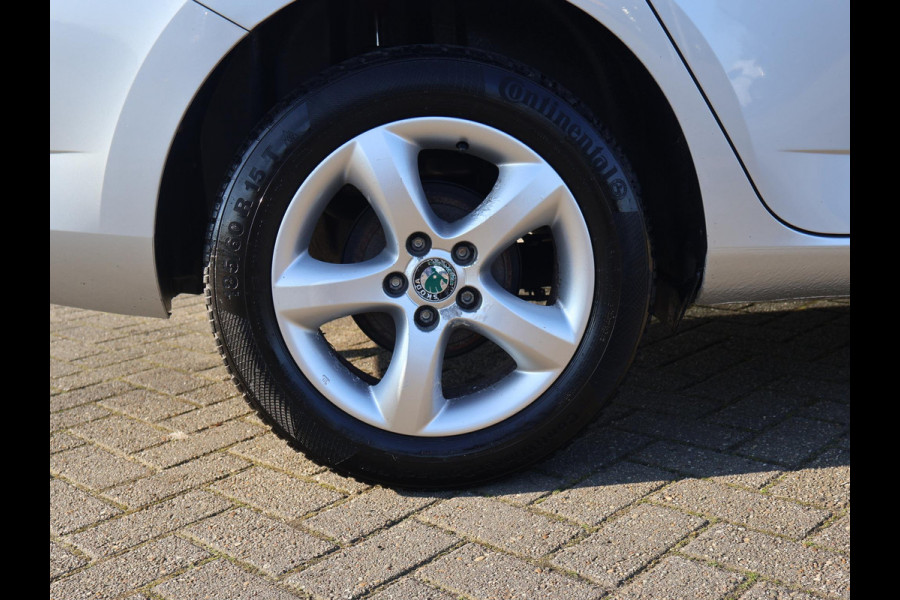 Škoda Fabia Combi 1.0 TSI AMBITION + TREKHAAK | NAVIGATIE | CLIMATE | CRUISE | LMV