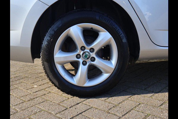 Škoda Fabia Combi 1.0 TSI AMBITION + TREKHAAK | NAVIGATIE | CLIMATE | CRUISE | LMV