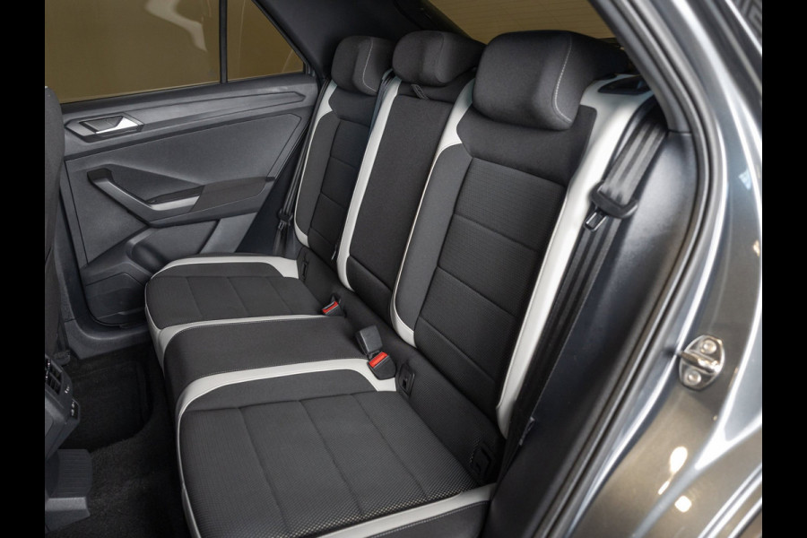 Volkswagen T-Roc Sport / 150pk / Achteruitrij camera / Virtual cockpit / Adaptieve cruise control /