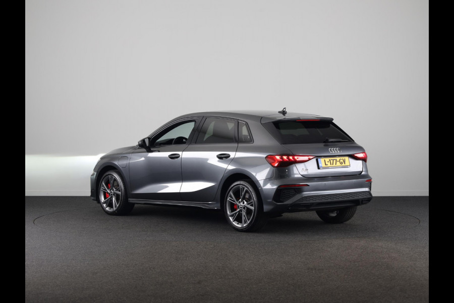 Audi A3 Sportback 45 TFSI e S edition Competition 245pk | Ambient Lighting | Afgevlakt stuur | Audi soundsystem | Parkeerhulp V+A