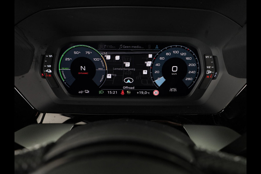 Audi A3 Sportback 45 TFSI e S edition Competition 245pk | Ambient Lighting | Afgevlakt stuur | Audi soundsystem | Parkeerhulp V+A