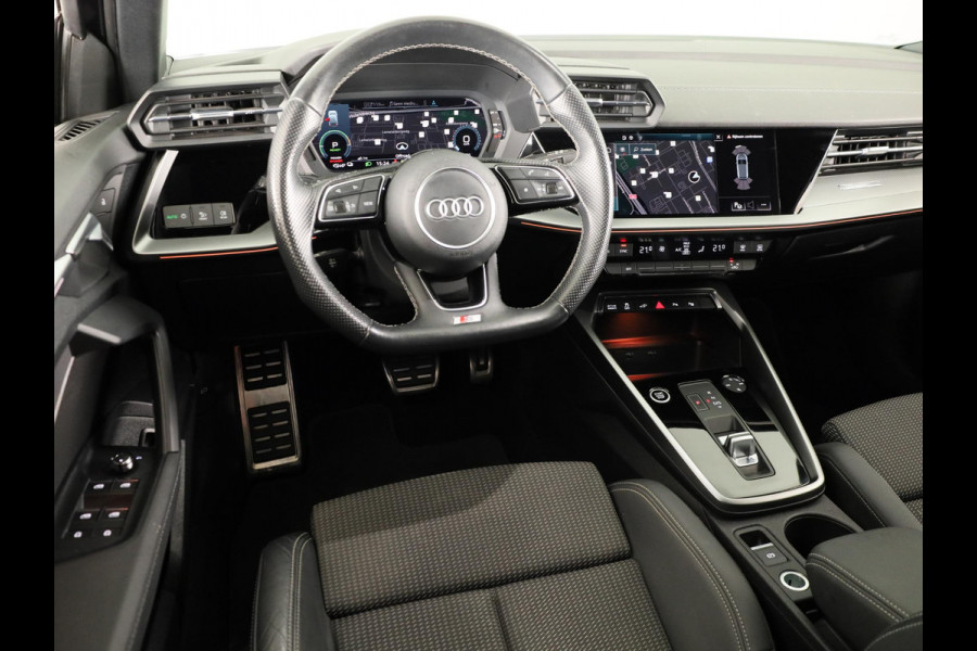 Audi A3 Sportback 45 TFSI e S edition Competition 245pk | Ambient Lighting | Afgevlakt stuur | Audi soundsystem | Parkeerhulp V+A