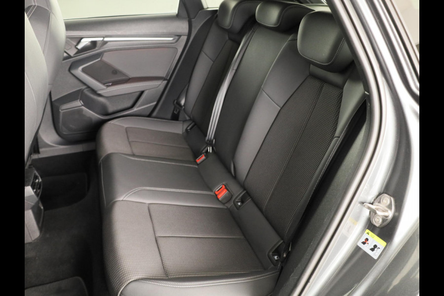 Audi A3 Sportback 45 TFSI e S edition Competition 245pk | Ambient Lighting | Afgevlakt stuur | Audi soundsystem | Parkeerhulp V+A